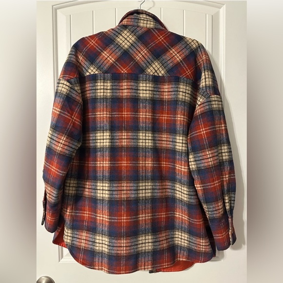 Shacket plaid lined SM EUC - Picture 2 of 8